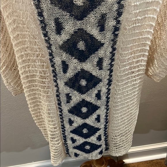 Blu Pepper Cream Open-Front Cardigan with Textured Knit. WT246 - Picture 5 of 8